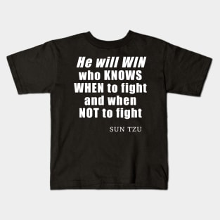 He Will Win Who Knows When To Fight And When Not To Fight - quote by Sun Tzu, Art of War History Buff Kids T-Shirt